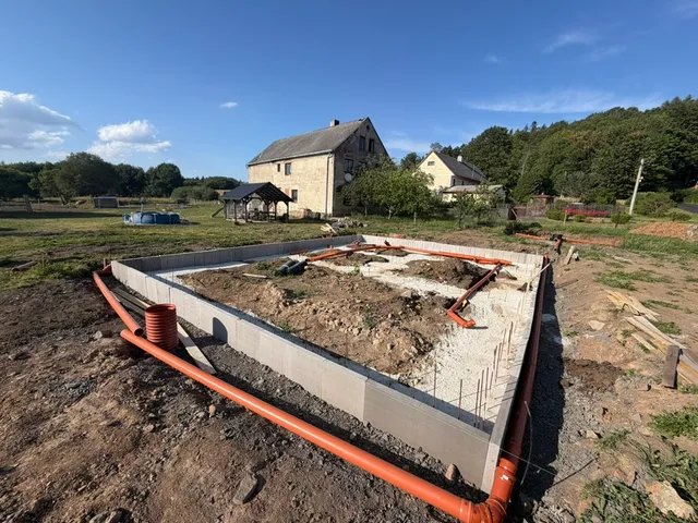 Z nadhledu už je vidět, jak by se vnitřní a venkovní trasy mohly potkat.